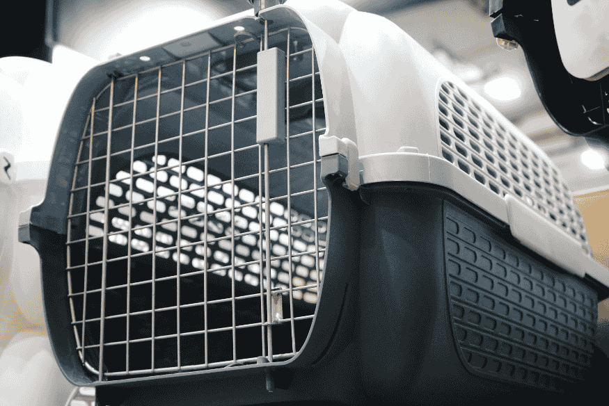 Caixa de transporte ideal para cães, fundamental no processo de adestramento e segurança nos deslocamentos.