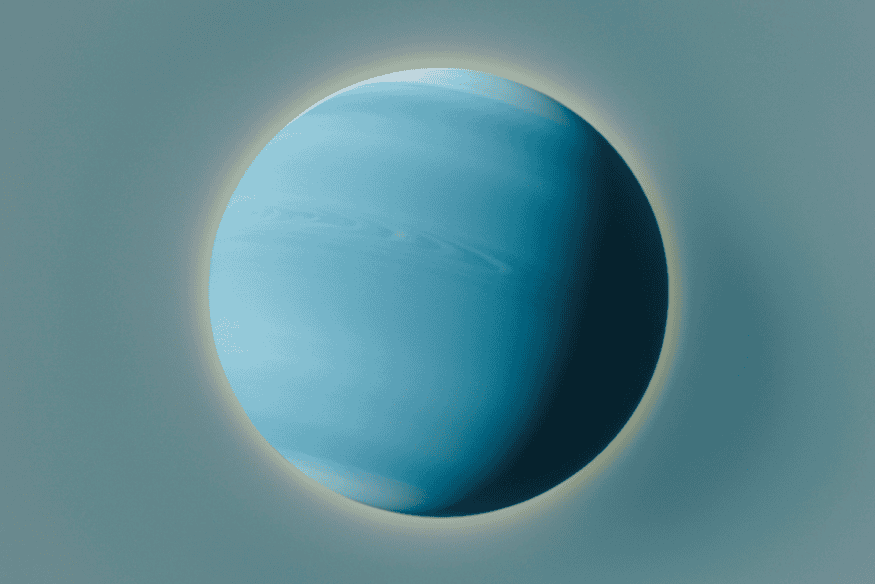 Ilustração de Urano em close, com tonalidade azul suave, sombra em um dos lados e atmosfera lisa, contra um fundo claro.