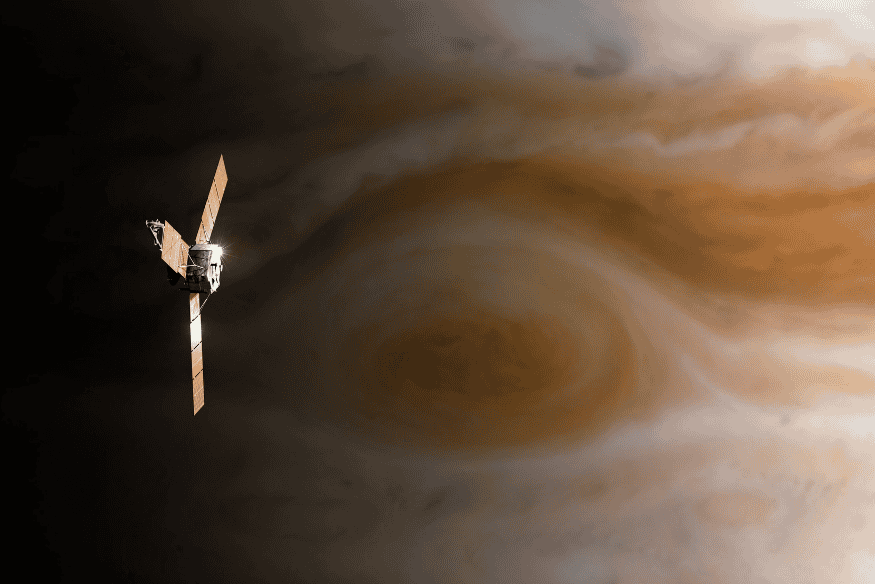 Sonda espacial próxima à atmosfera de Júpiter, com nuvens turbulentas ao fundo, ilustrando o estudo da Grande Mancha Vermelha.