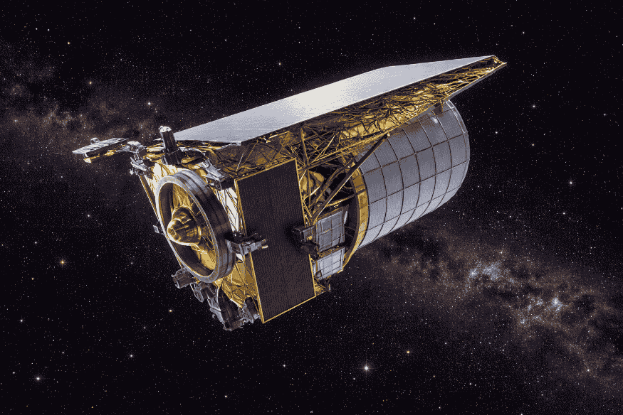 Vista lateral do observatório espacial Euclid no espaço profundo, destacando a estrutura do telescópio voltado para pesquisas de cosmologia.