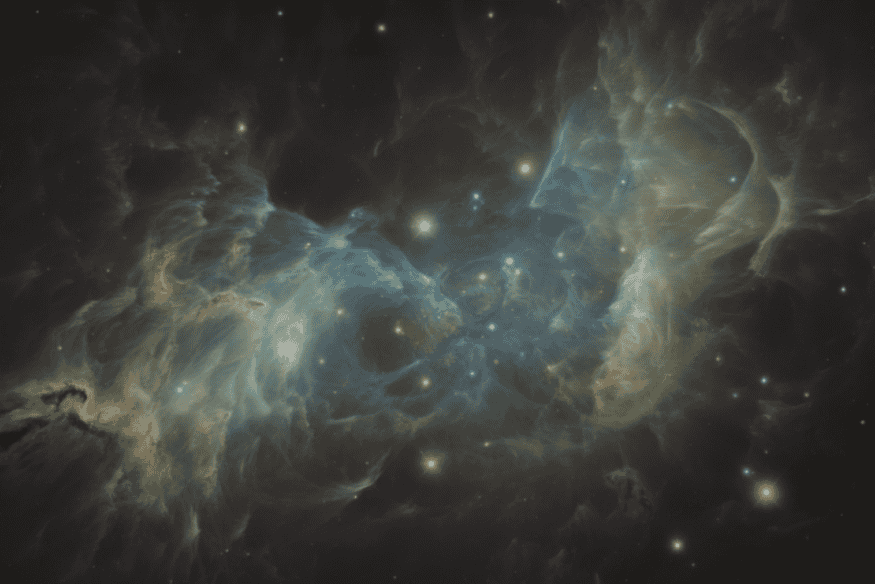 Nebulosa difusa em tons azulados e esverdeados com estrelas distribuídas ao fundo, formando uma paisagem cósmica delicada e luminosa.