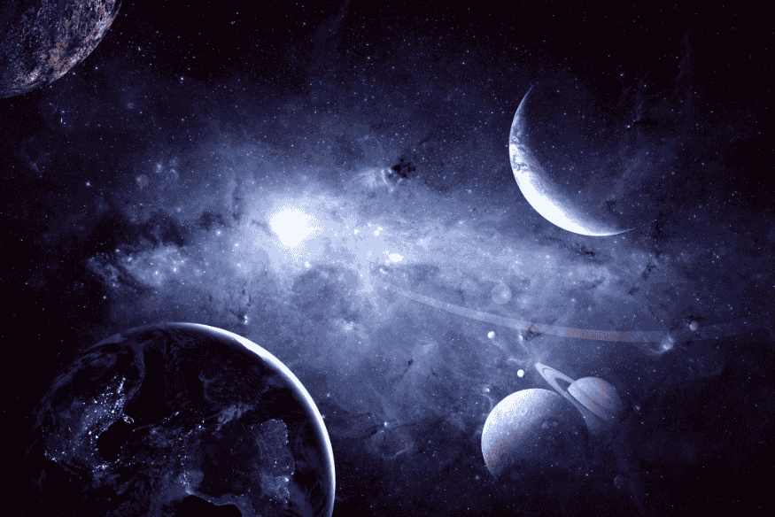 Cena espacial com vários planetas em diferentes distâncias, imagem usada para ilustrar as diferenças entre os dias planetários no Sistema Solar.