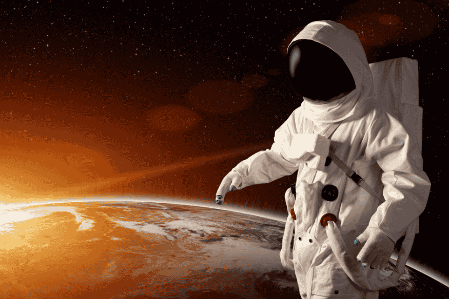 Astronauta em traje espacial diante da curvatura de um planeta, ilustração sobre o cotidiano de missões espaciais e vida fora da Terra.